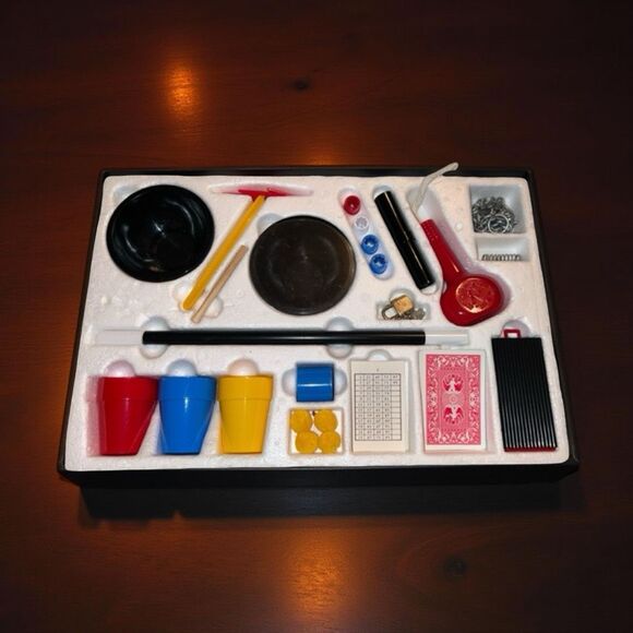 Vintage TV Magic Show “As Seen on TV” Magic Set & Trick Books RARE FIND - Picture 6 of 6